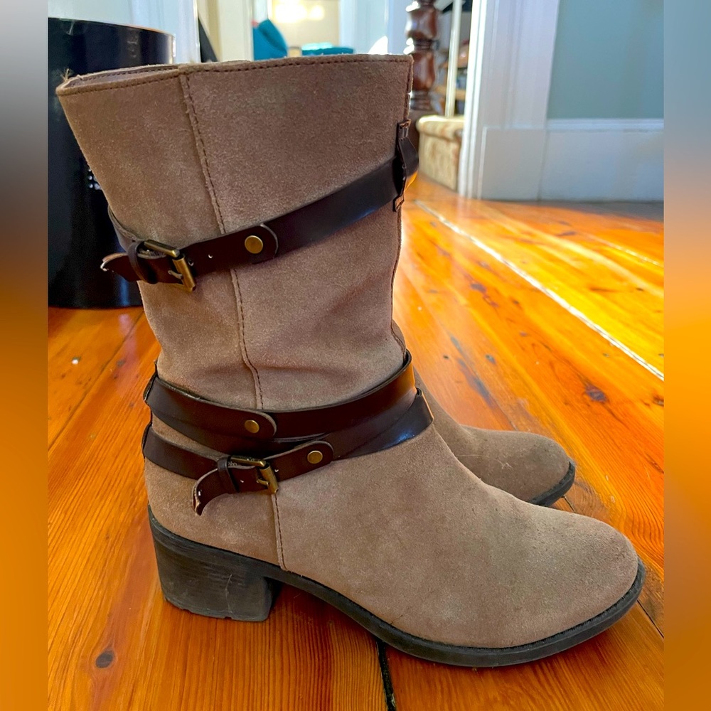 👋🏼 Donated! 👋🏼 *Bandolino Tan Suede Boots